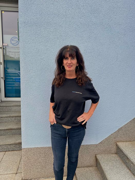 Elke Schütz von Schütz Beschriftungen Schilder in Alkoven